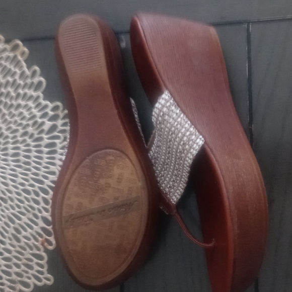 Contesa by Italian Shoemakers brown wedges - Picture 3 of 6